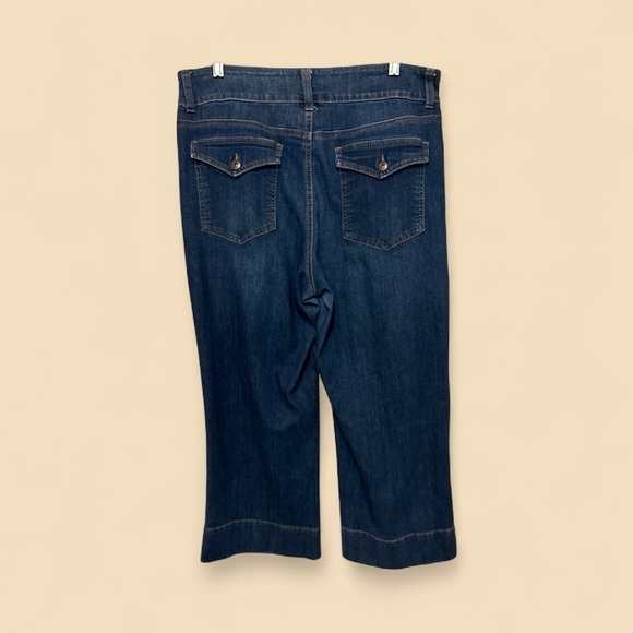 Time and Tru High Rise Wide leg Blue Jeans! Excellent condition! - Picture 2 of 6